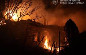 Унаслідок російської атаки на місто Запоріжжя виникла масштабна пожежа