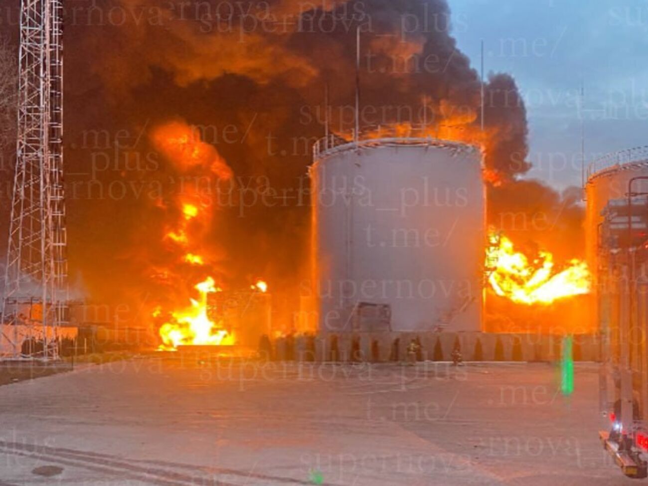 Власти сообщили о пожаре на базе