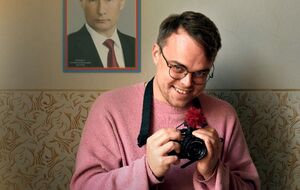 Таланкін російською зі сцени закликав "зупинити всі війни", але не уточнив, хто саме має це зробити