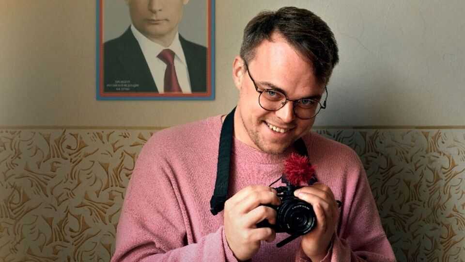 Таланкин на русском языке со сцены призвал "остановить все войны", но не уточнил, кто именно должен это сделать