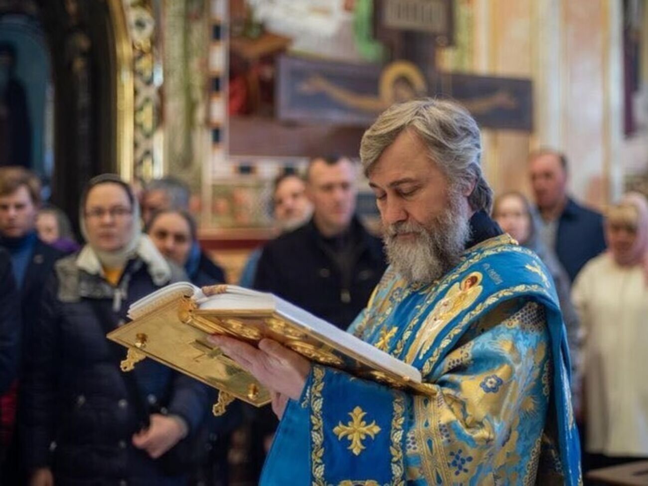 Под видом благотворительности УПЦ формирует базы возможных агентов, считают в СВР