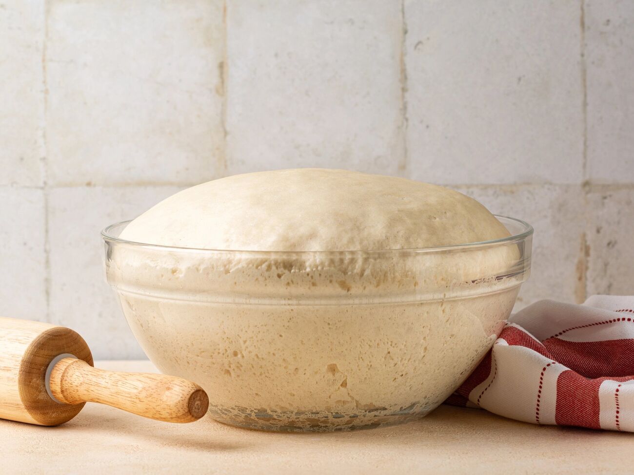 Сіль додають у дріжджове тісто не для смаку