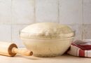Сіль додають у дріжджове тісто не для смаку