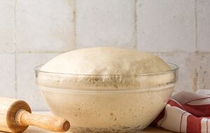 Сіль додають у дріжджове тісто не для смаку