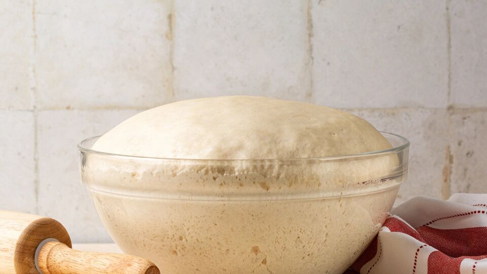 Сіль додають у дріжджове тісто не для смаку
