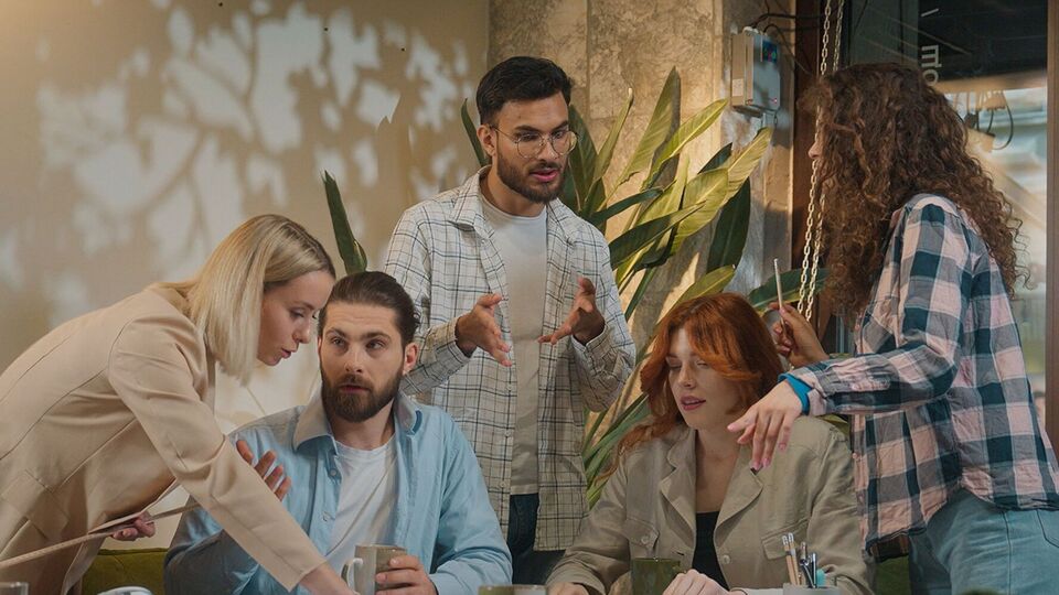 Токсичные люди часто реагируют на сильные эмоции, спокойная позиция помогает лучше защищать свои интересы