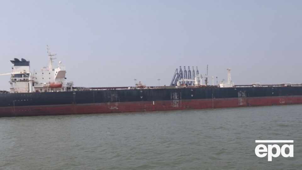 Движение танкеров возобновилось, сказали в Белом доме