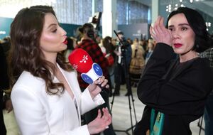 Норова розплакалася, коли Тур почала розпитувати її про покійного чоловіка