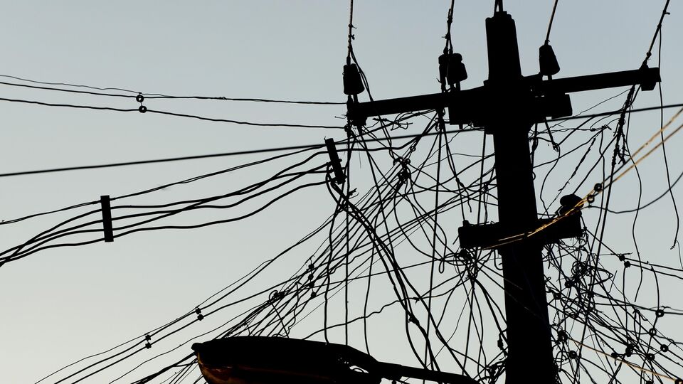 Выключение электроэнергии связано с высоким потреблением и низкой эффективностью солнечных электростанций