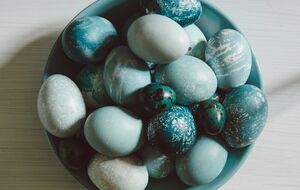 Для додаткового блиску можна змастити яйце олією