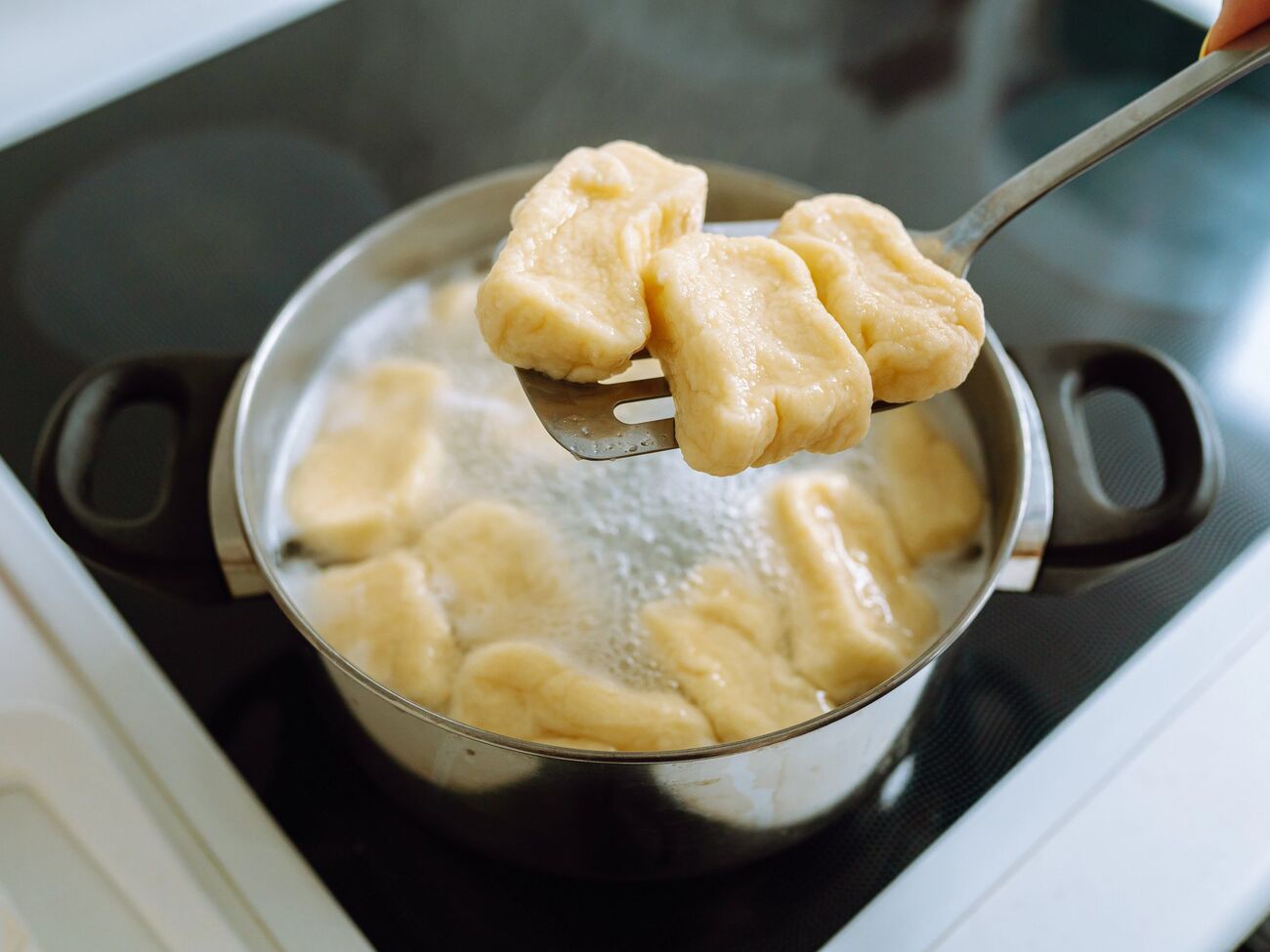 Ленивые вареники варятся очень быстро