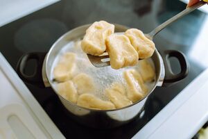 Ленивые вареники варятся очень быстро