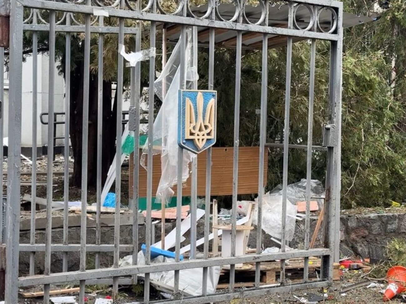 Унаслідок атаки постраждав 16-річний підліток, який був неподалік ТЦК