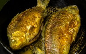 Рибу смажать на олії