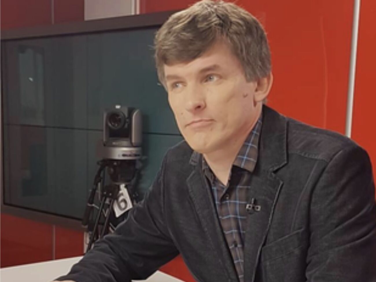 Боженька будто демонстрирует Трампа прочим лидерам и подмигивает: "Бросьте комплексовать. Видите вот это?"