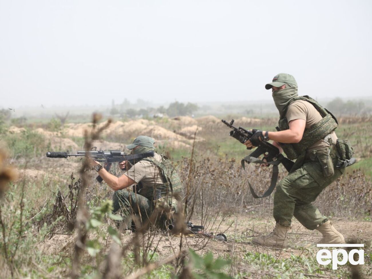 У соцмережах поширюють відео, на яких окупанти вбивають полонених