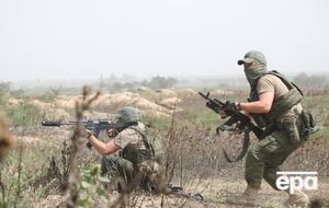 У соцмережах поширюють відео, на яких окупанти вбивають полонених