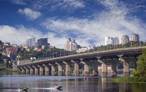 Городские власти должны обеспечить безопасную эксплуатацию моста Патона, подчеркнули в Минразвития