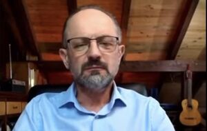 До фюзеляжу літака ЄС треба приробити два крила з двигунами – Лондон і Київ