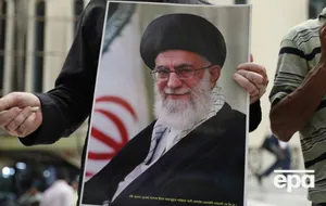 Иранские власти пока не комментируют смерть вдовы Хаменеи