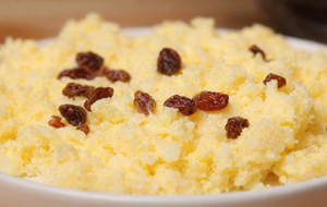 Готовую кашу нужно около двух часов подержать в тепле, укутав кастрюлю одеялом