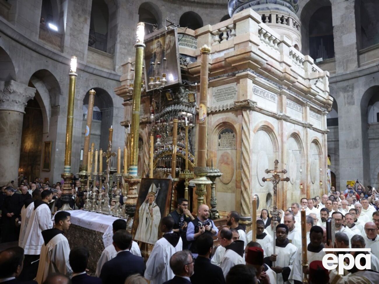 В христианской святыне впервые остановилась молитва