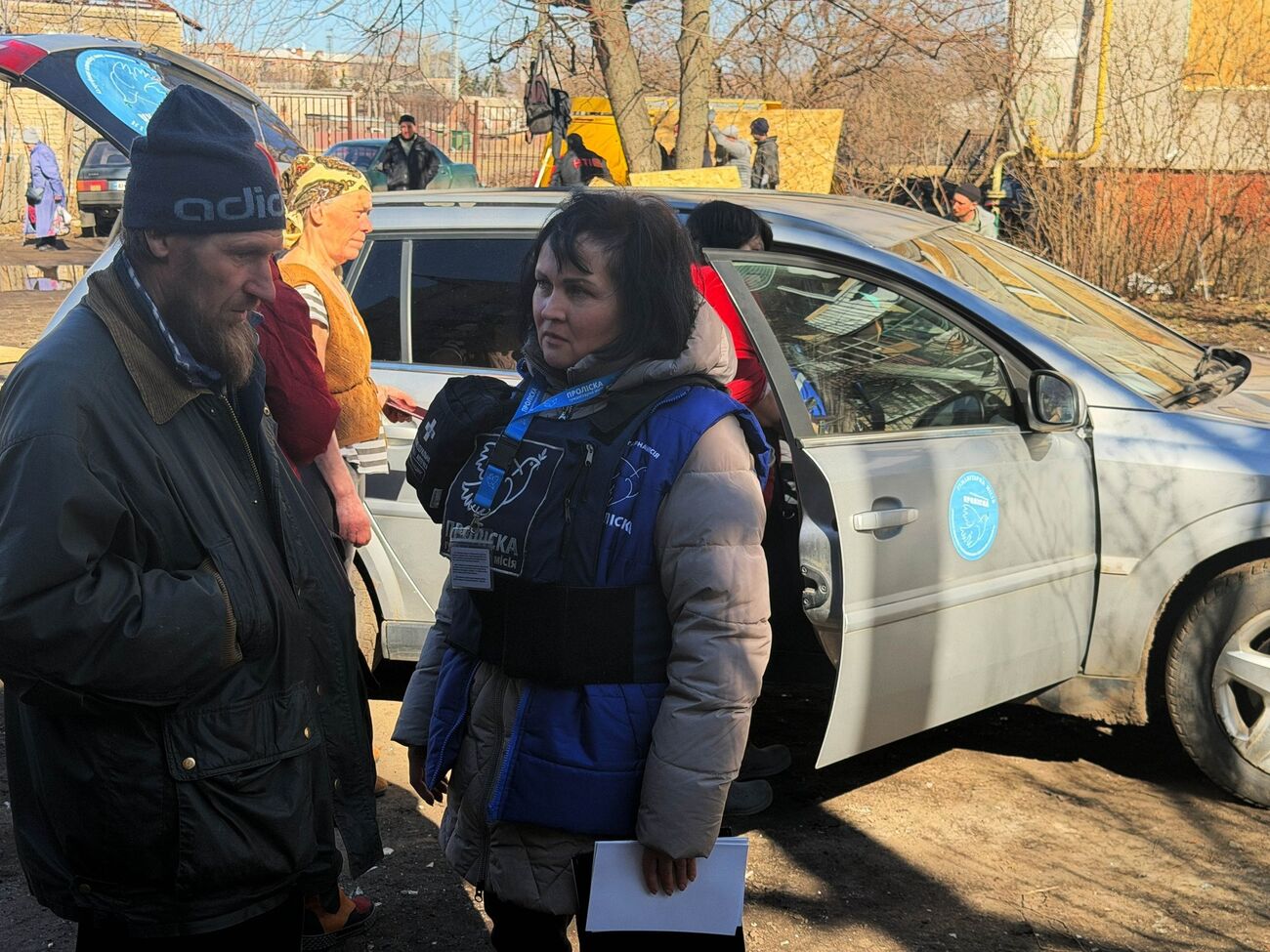 Місія вивозила людей похилого віку з прифронтової зони