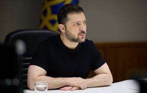 Зеленский: Россияне не могут прорвать нашу линию обороны, но каждый день пытаются