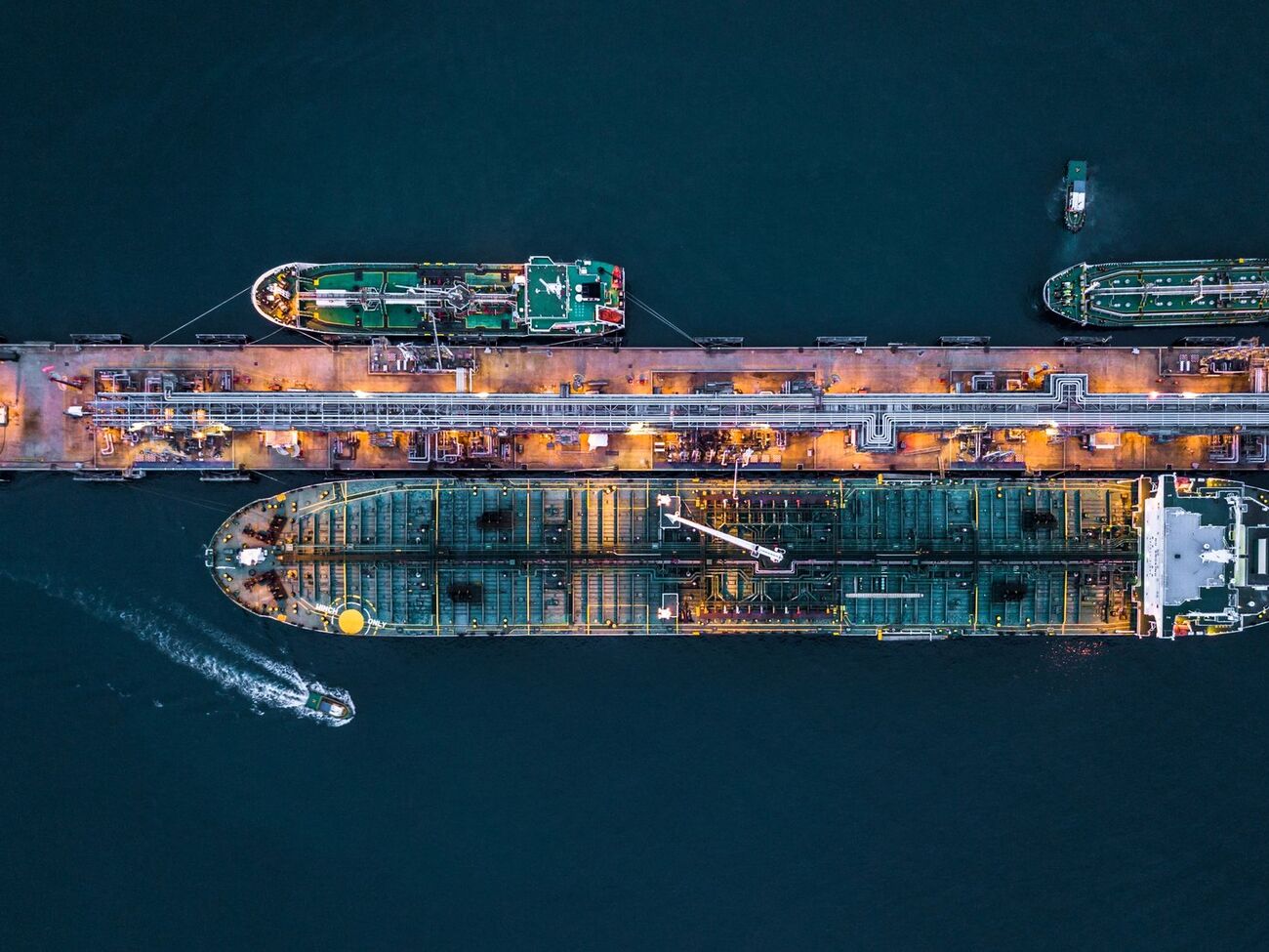 США разрешили продажу примерно 140 млн баррелей иранской нефти