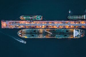 США разрешили продажу примерно 140 млн баррелей иранской нефти