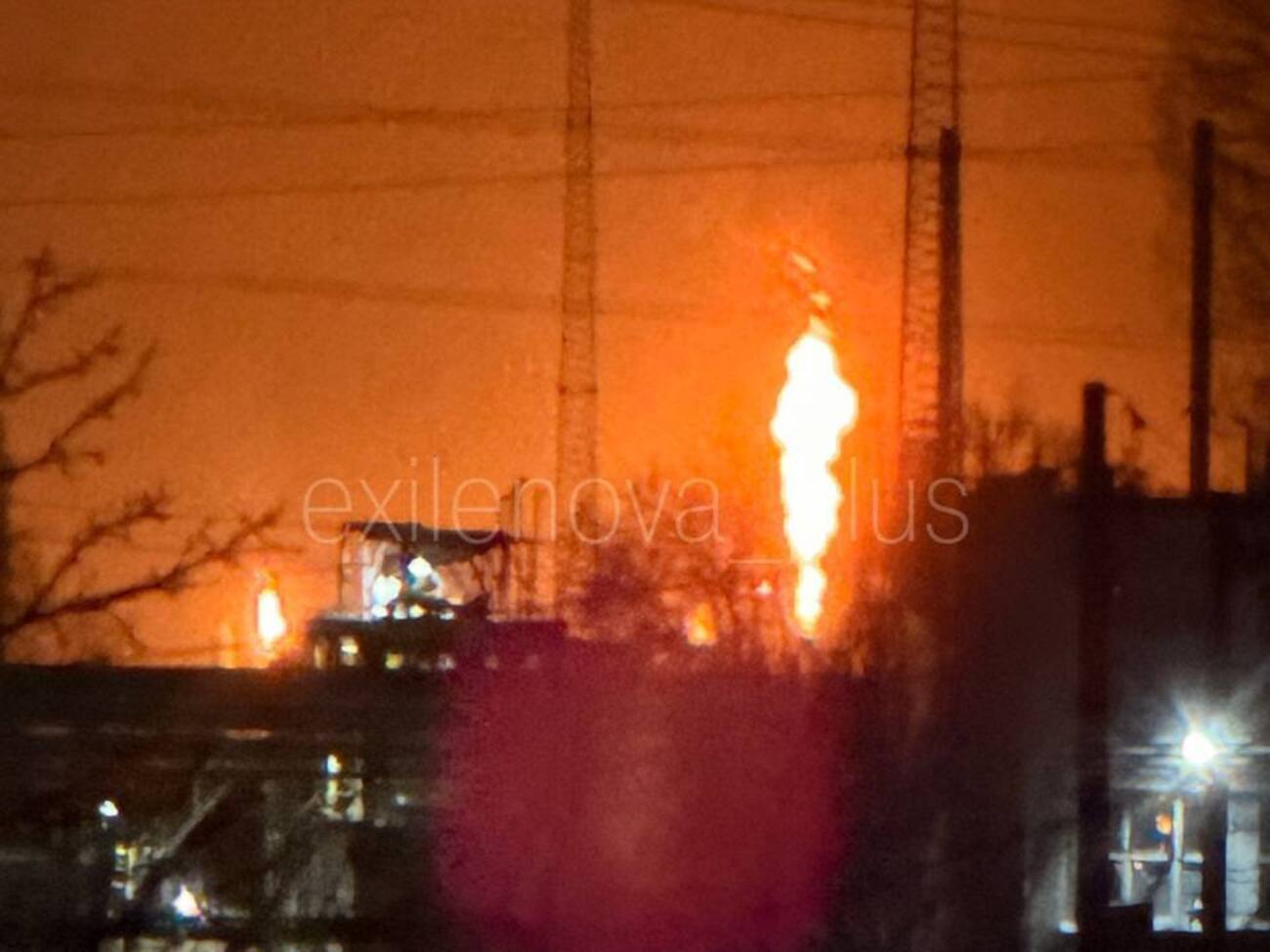 У Саратовській області, за даними ЗМІ, пожежа сталася біля двох підприємств