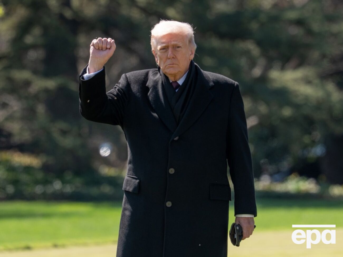 За прекращение войны на Ближнем Востоке Трамп якобы требует $2,5 трлн, за ее продолжение – вдвое больше