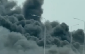 За даними ЗМІ, пожежа охопила 200 м²