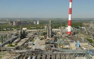 На території НПЗ пошкоджено установку вторинного перероблення нафти й вертикальний резервуар РВС-10000