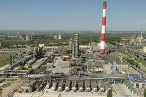 На території НПЗ пошкоджено установку вторинного перероблення нафти й вертикальний резервуар РВС-10000
