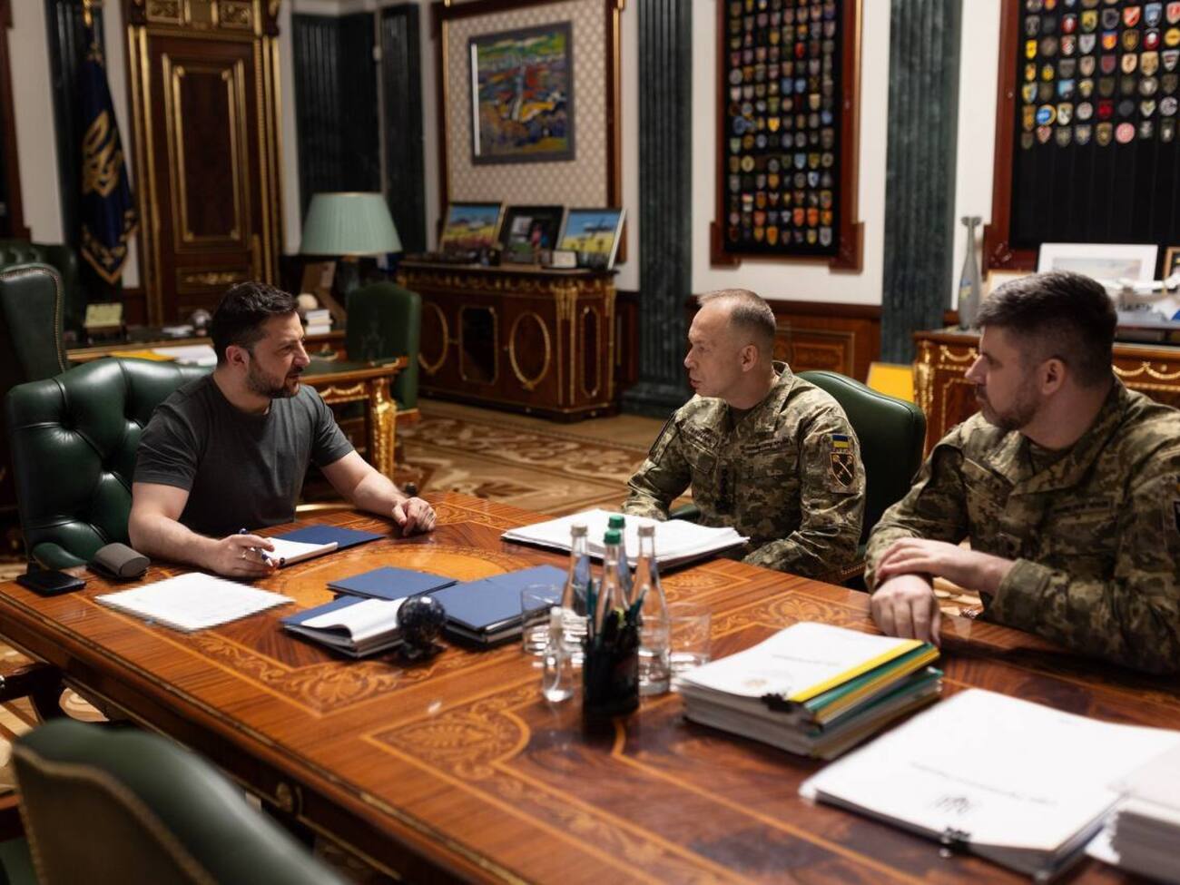 Зеленський провів нараду із Сирським і Гнатовим