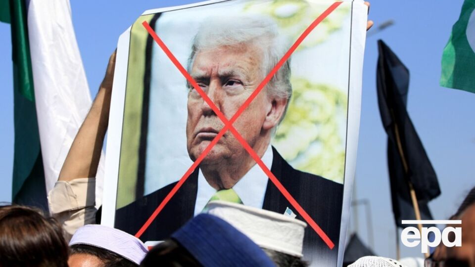 Представитель КСИР "уволил" Трампа
