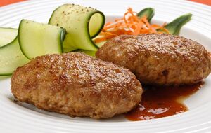 Кабачок робить фарш ніжнішим, не змінює його м'ясного смаку