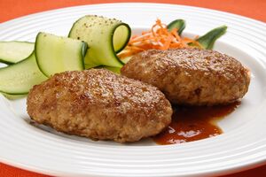 Кабачок робить фарш ніжнішим, не змінює його м'ясного смаку