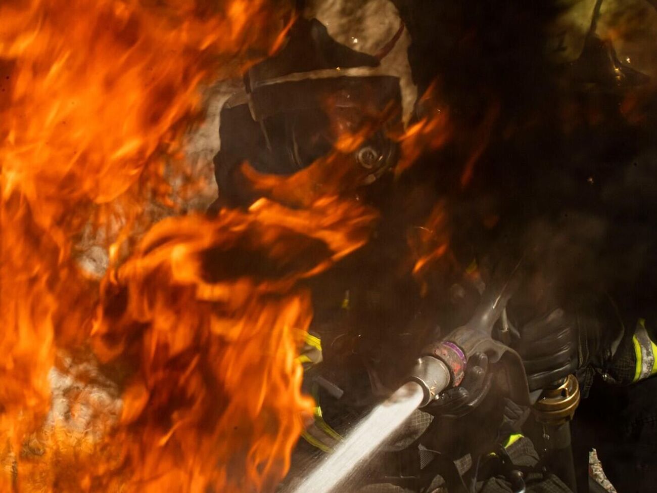 У порту Приморська горіли ємності з паливом