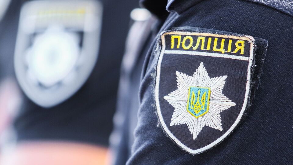В результате взрывов двое правоохранителей получили ранения