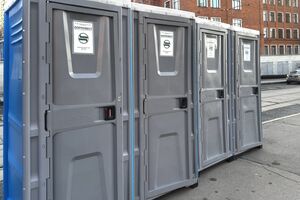 Россияне из-за блокировок не могут оплатить посещение туалета