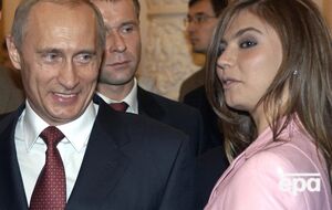 Согласно информации СМИ, Путин щедро благодарит Кабаеву