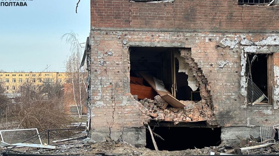 В Полтаве под обстрелом погибли два человека. В регионе задерживаются поезда