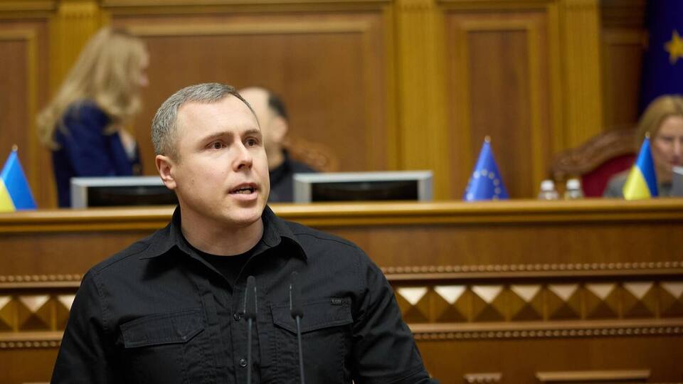 Костенко: В Украине должны работать все институции