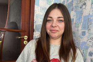 Александра воспитывает четырехлетнюю дочь, отец которой сейчас на войне