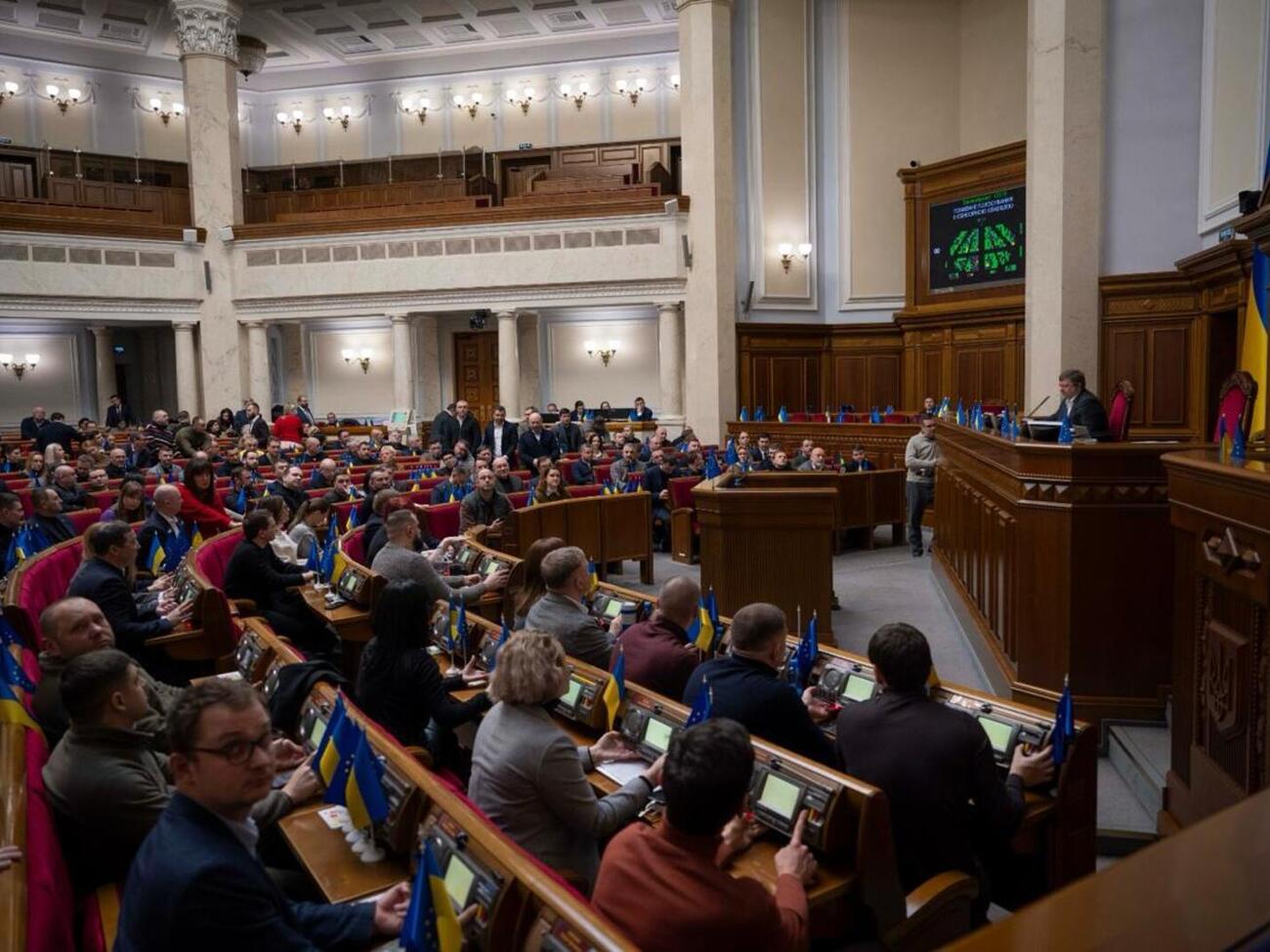 Верховна Рада IX скликання працює "як годинник", і хоча є певні труднощі, ситуація залишається під контролем, зазначив Арахамія