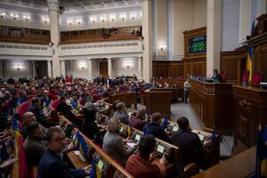Верховна Рада IX скликання працює "як годинник", і хоча є певні труднощі, ситуація залишається під контролем, зазначив Арахамія