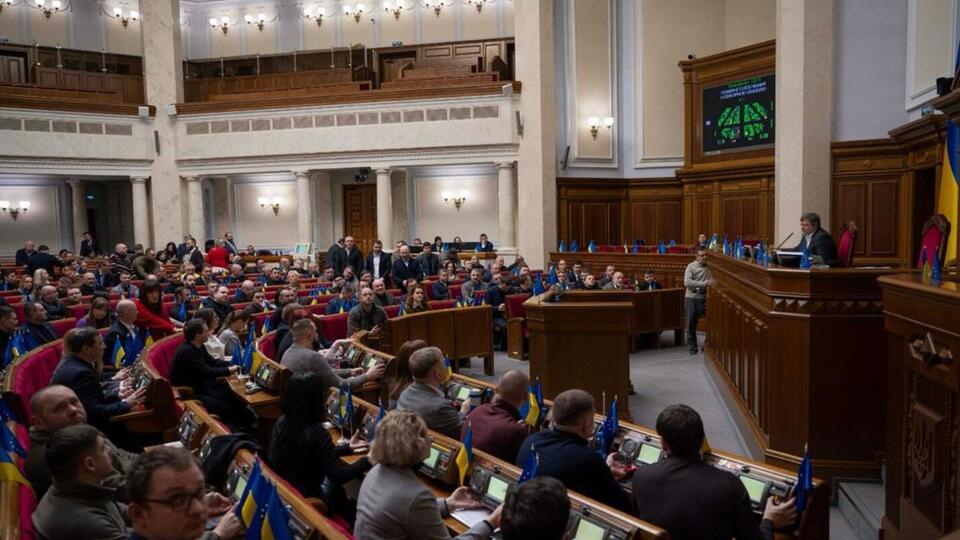 Верховная Рада IX созыва работает "как часы", и хотя есть определенные трудности, ситуация остается под контролем, отметил Арахамия
