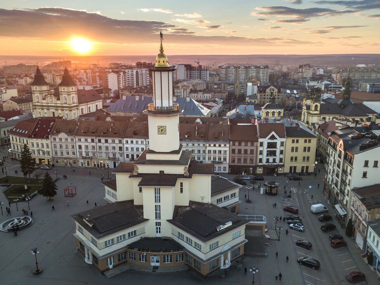 Через атаку РФ на Івано-Франківськ пошкоджень зазнав пологовий, однак жертв серед пацієнтів немає